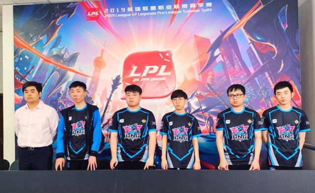 客厅场景与 客厅场景与